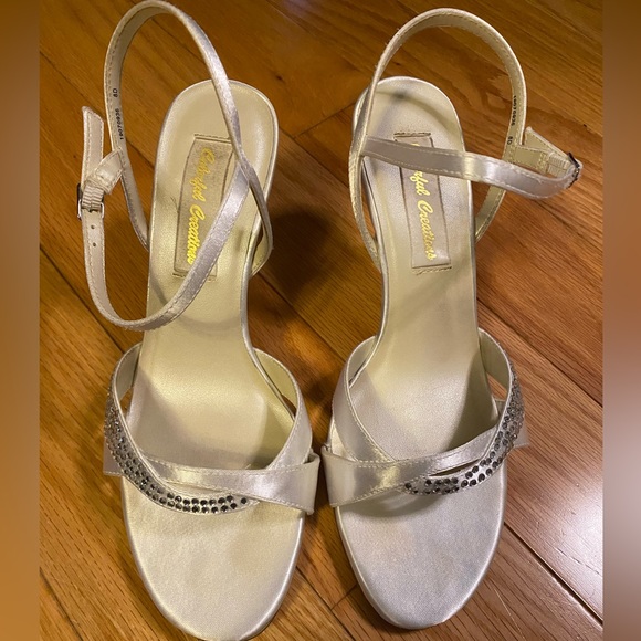 White Satin/ Dyable/ wide width heels size 8 - Picture 1 of 3